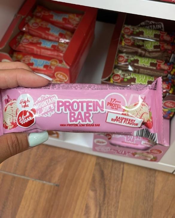 Mountain's Joe protein bar gusto raspberry ripple